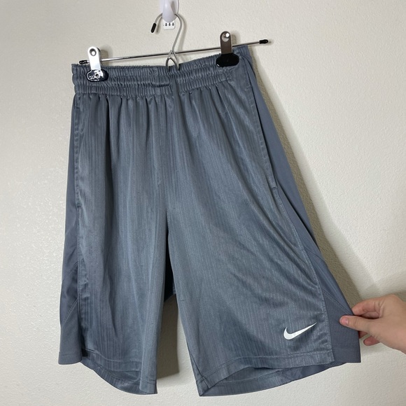 Nike Blue Men’s Basketball Shorts With Draw String Size Medium - Picture 2 of 8